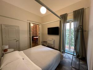 Μια τηλεόραση ή/και κέντρο ψυχαγωγίας στο Dedè Home