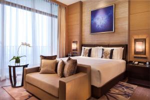 Ein Bett oder Betten in einem Zimmer der Unterkunft Fairmont Jakarta