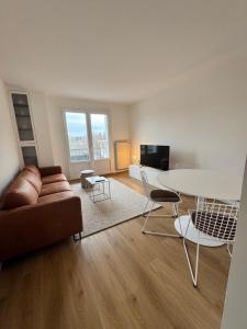 Et tv og/eller underholdning på Le renouveau