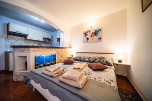 Posteľ alebo postele v izbe v ubytovaní M & J Central Suites