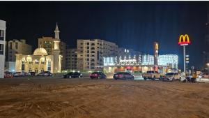 Γενική άποψη της πόλης Σάρτζα ή θέα της πόλης από  αυτό το δωμάτιο σε οικογενειακή κατοικία +7 φωτογραφίες