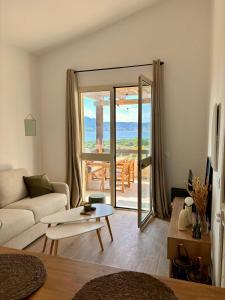 Μια τηλεόραση ή/και κέντρο ψυχαγωγίας στο Appartement face à la mer avec vue imprenable ! +34 φωτογραφίες