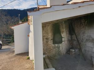 an outside view of a building with a window at Casa del Ciervo - Más que apartamentos in Cortijo Prados