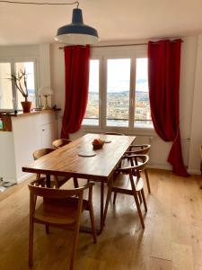Φωτογραφία από το άλμπουμ του Cosy apartment with a magnificent view 10 min from Paris Exhibition Centre στο Issy-les-Moulineaux
