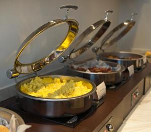 Comida en o cerca de este hotel