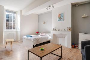 Postel nebo postele na pokoji v ubytování Appartement de caractère hyper centre