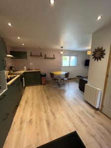 Η κουζίνα ή μικρή κουζίνα στο Appartement T1, à la campagne