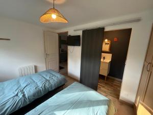 Ένα ή περισσότερα κρεβάτια σε δωμάτιο στο Appartement T1, à la campagne