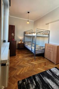 Posteľ alebo postele v izbe v ubytovaní APARTAMENT NAD STAWEM