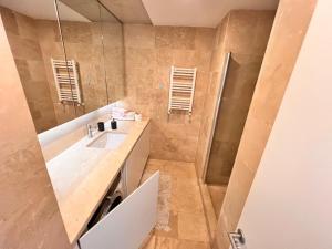 Koupelna v ubytování Divan Residence - Güneşli Near Ataköy Metro Station + 37 fotografií