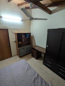 Ένα ή περισσότερα κρεβάτια σε δωμάτιο στο Entire house, space and comfortable