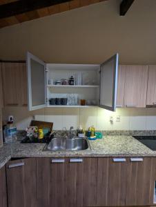 Η κουζίνα ή μικρή κουζίνα στο Entire house, space and comfortable