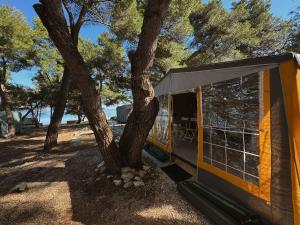 Fotografie z fotogalerie ubytování Caravan near the sea 2 v destinaci Ugljan
