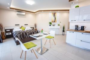 A kitchen or kitchenette at Németh Apartmanok