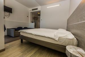 Campione Univela Rooms & Beds - Private Beach房間的床