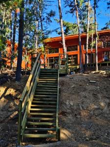 a stairway leading up to a house with a building at Bosque marino in Pichilemu