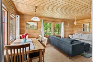 พื้นที่นั่งเล่นของ Cottage w Wilderness Feeling 20 min from airport