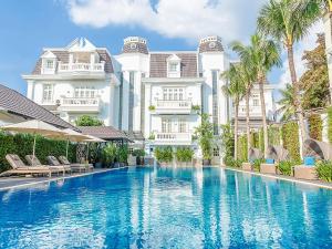 Hồ bơi trong/gần Villa Song Saigon