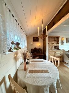 a dining room with a table and a kitchen at Unique 200-year old tiny house in Old town in Stavanger
