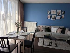 a living room with a table and a couch at Apartament Siedlce 2 in Siedlce