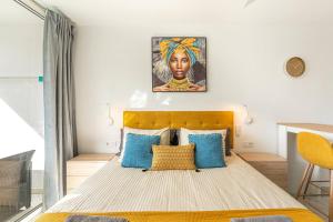a bedroom with a bed with a painting on the wall at GOLDEN VIEW Ponderosa in Costa de Adeje