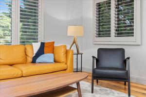 Posezení v ubytování Luxurious 3BR Retreat in Serene Cape May Point