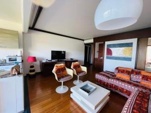 TV a/nebo společenská místnost v ubytování Coral suite vue sur mer