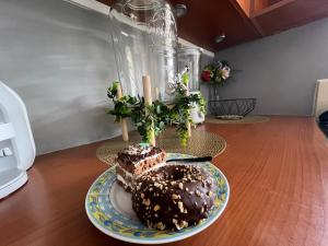 Makanan di atau berdekatan apartmen