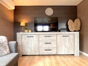 TV a/nebo společenská místnost v ubytování Fonnies Chalet