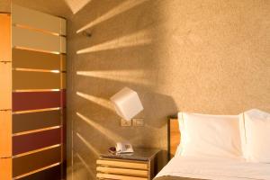 Ένα ή περισσότερα κρεβάτια σε δωμάτιο στο Albergo Cantine Ascheri