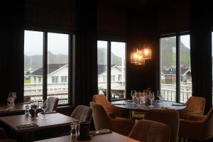 Üldine mäevaade või majutusasutusest Lofoten Værøy Bryggehotell AS pildistatud vaade