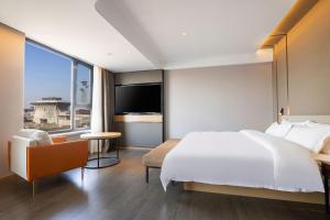 Postel nebo postele na pokoji v ubytování National Jade Hotel