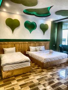 Afbeelding uit fotogalerij van chinar resort in Shāhkot +32 foto's