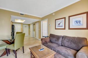 Ruang duduk di Grove Cove - Pool Parking Central Coconut Grove +24 gambar
