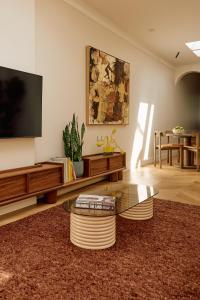 Μια τηλεόραση ή/και κέντρο ψυχαγωγίας στο Flora Suite