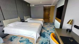 Postel nebo postele na pokoji v ubytování National Jade Hotel