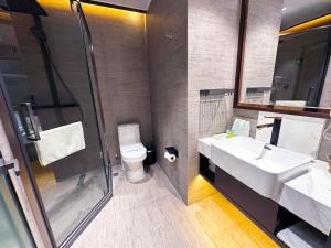 Koupelna v ubytování National Jade Hotel