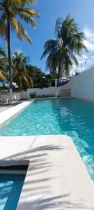 A piscina localizada em Hotel Coral ou nos arredores
