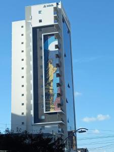 a building with a statue on the side of it at Loft Studio bem localizado e novinho in Passo Fundo