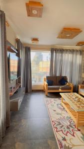 Χώρος καθιστικού στο The Mountain Escape A Luxury Home Stay