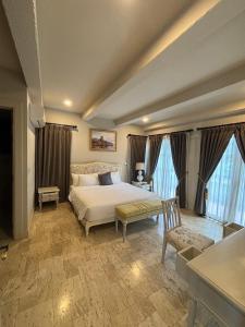 Postel nebo postele na pokoji v ubytování The Ozone Khao Yai Pool Villa