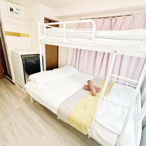Postel nebo postele na pokoji v ubytování Lucky House新宿11 + 17 fotografií
