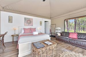 Istumisnurk majutusasutuses Pokolbin Glamping - Sleeps 2. Eco-Friendly Single Glamping Tents