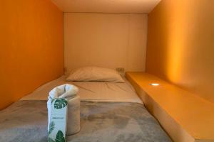Green Dale's Travellers Inn Puerto Princesa客房内的一张或多张床位