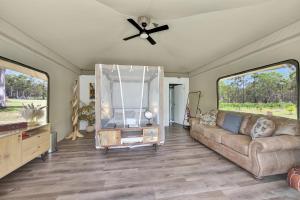 Istumisnurk majutusasutuses Pokolbin Glamping - Sleeps 2. Eco-Friendly Single Glamping Tents