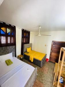 Postel nebo postele na pokoji v ubytování Hello Rafiki GuestHouse - Mkunazini