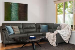 Posezení v ubytování Family friendly CBD 3BR Apt Hurtle Square
