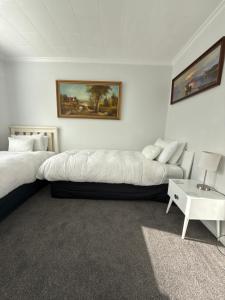 Postel nebo postele na pokoji v ubytování Inglewood shared Home BNB