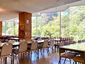 国民宿舎古岩屋荘餐厅或其他用餐的地方