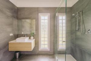 Ένα μπάνιο στο Hobart Riverside Cosy 4BR - 10mins to Hobart CBD +26 φωτογραφίες